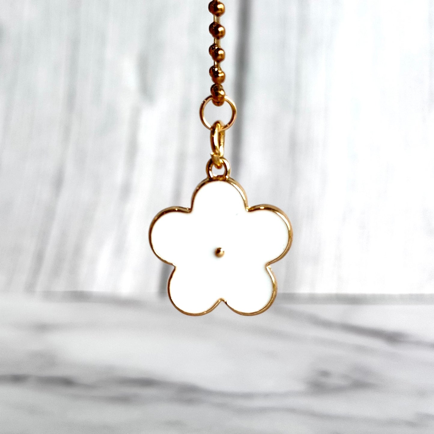 White DAISY Charm - Tumbler Handle Charm