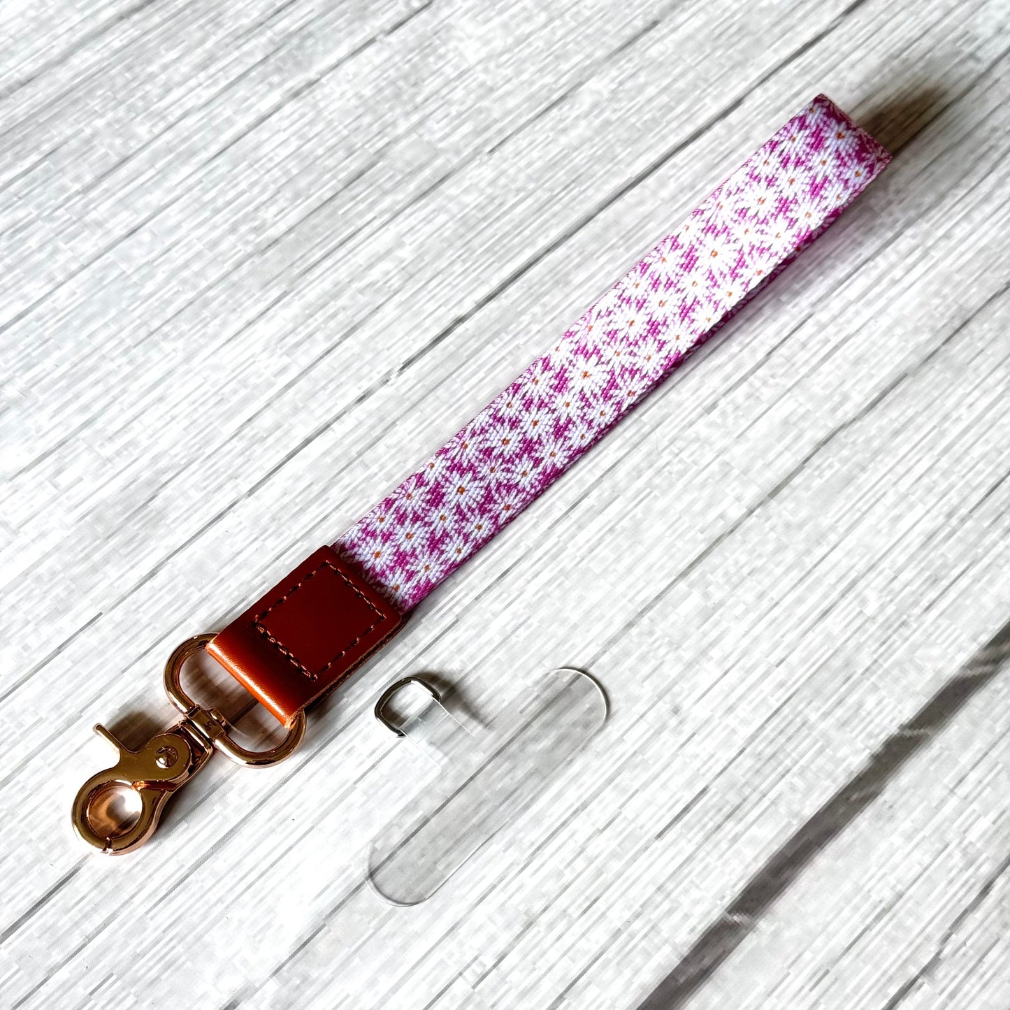 🎁 Phone Wrist Strap Keychain with Tether Tab - PINK DAISIES (100% off)