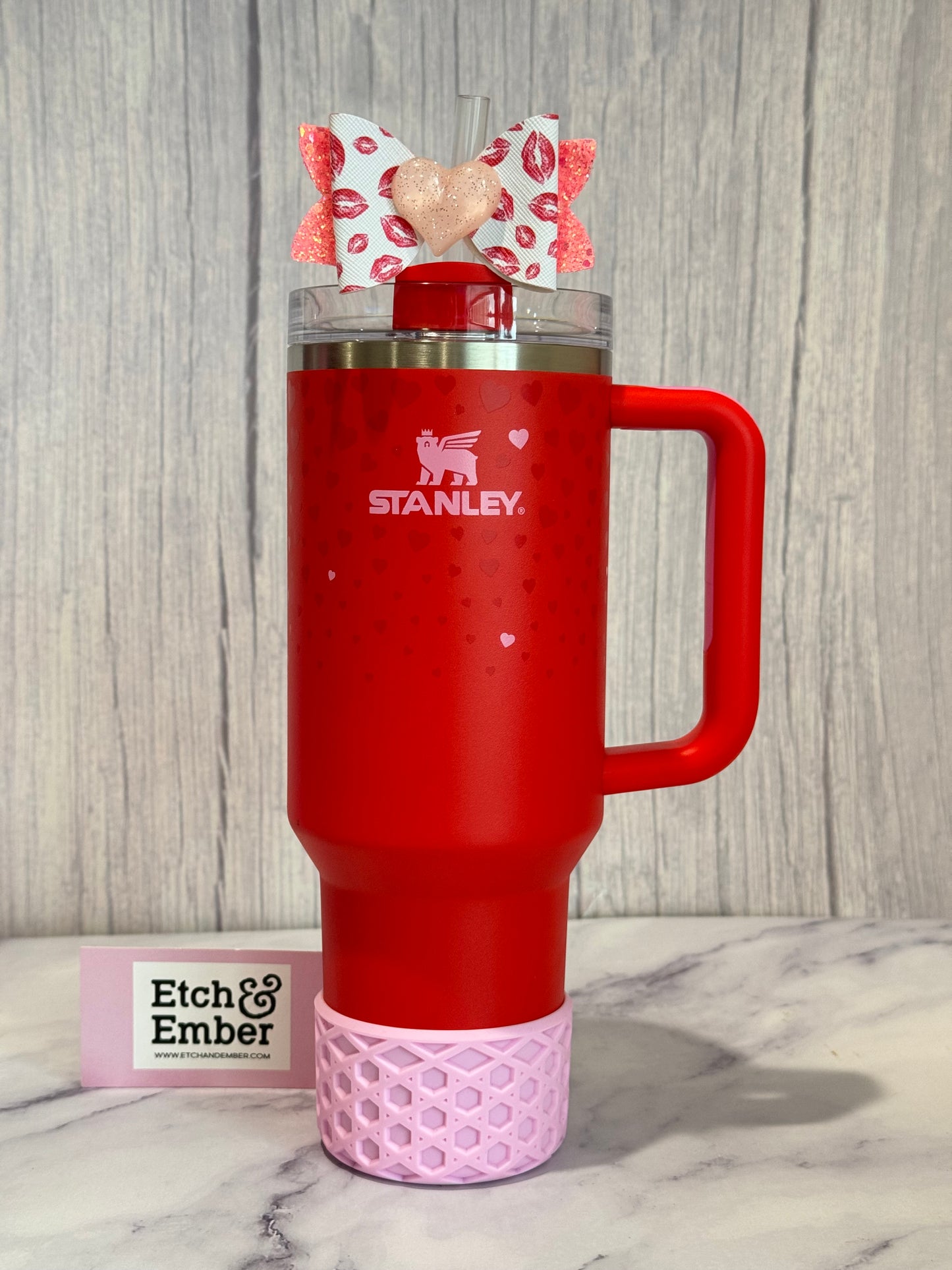 Kissy Lips Tumbler Bow