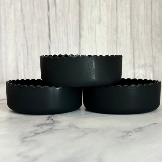 Black scallop shorty silicone tumbler boot – front view