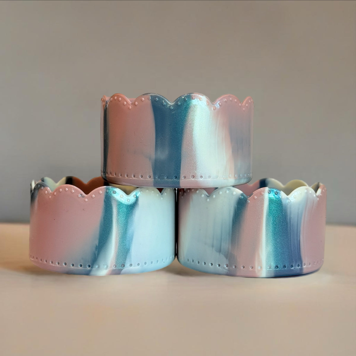 Pink Alien Pup scallop silicone tumbler boot – front view