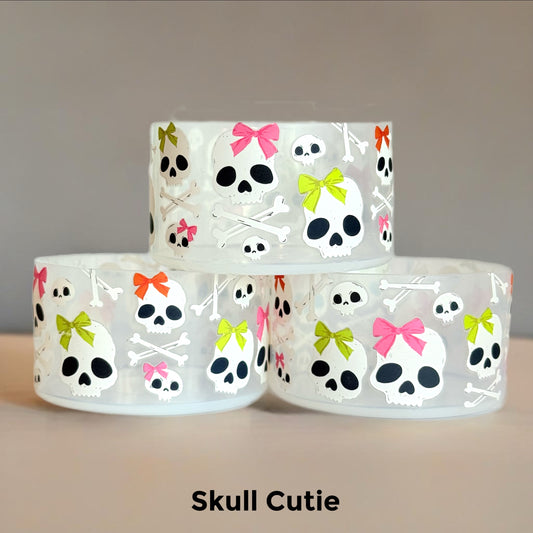 Skull Cutie smooth silicone tumbler boot – front view